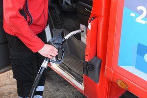 Švieslentėse – seniai matytas vaizdas: dyzelinas vėl kainuoja pigiau už benziną