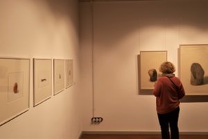 Baroti galerijoje – pavasario gaiva dvelkianti Algimanto Švėgždos kūrybos paroda