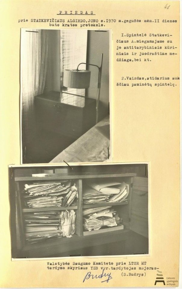 Spintelė, kurioje atliekant kratą Algirdo Statkevičiaus bute, rasti rankraščiai. 1970 m. gegužės 11 d.<br>LYA nuotr.