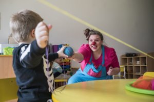 Ypatingas būdas, kuris padeda užmegzti ryšį su autizmo spektro sutrikimą turinčiais vaikais