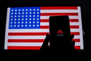 „Huawei“ pelnas pernai sumenko 69 proc.
