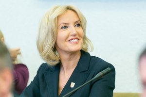 Ž. Pinskuvienė apie vyro pažadą iškelti žmonos kandidatūrą į prezidento postą: „Pinskui dažnai būna jūra iki kelių“