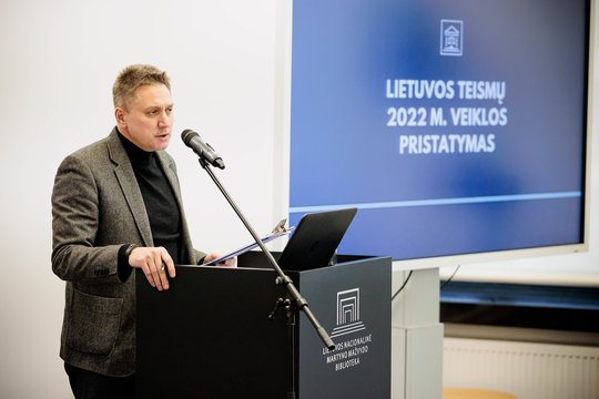 Tyrimas: teisėjai, teismų darbuotojai yra patenkinti savo psichologine gerove, tačiau labiausiai nerimą kelia darbo krūvis ir algos