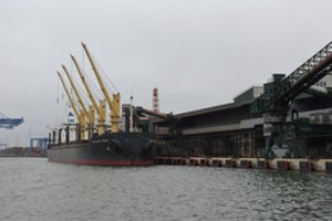 „Lietuvos geležinkeliai“ tikslina informaciją: „Birių krovinių terminalas“ galėjo apeiti sankcijas