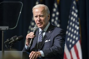 J. Bidenas sąmoningai atsisakė komentuoti kaltinimus D. Trumpui