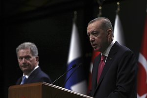 Turkijos prezidentas pasirašė parlamento sprendimą dėl Suomijos narystės NATO