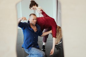 Vyčio Jankausko premjera „Dekreacija“: neužgriozdinti pasaulio savuoju „aš“