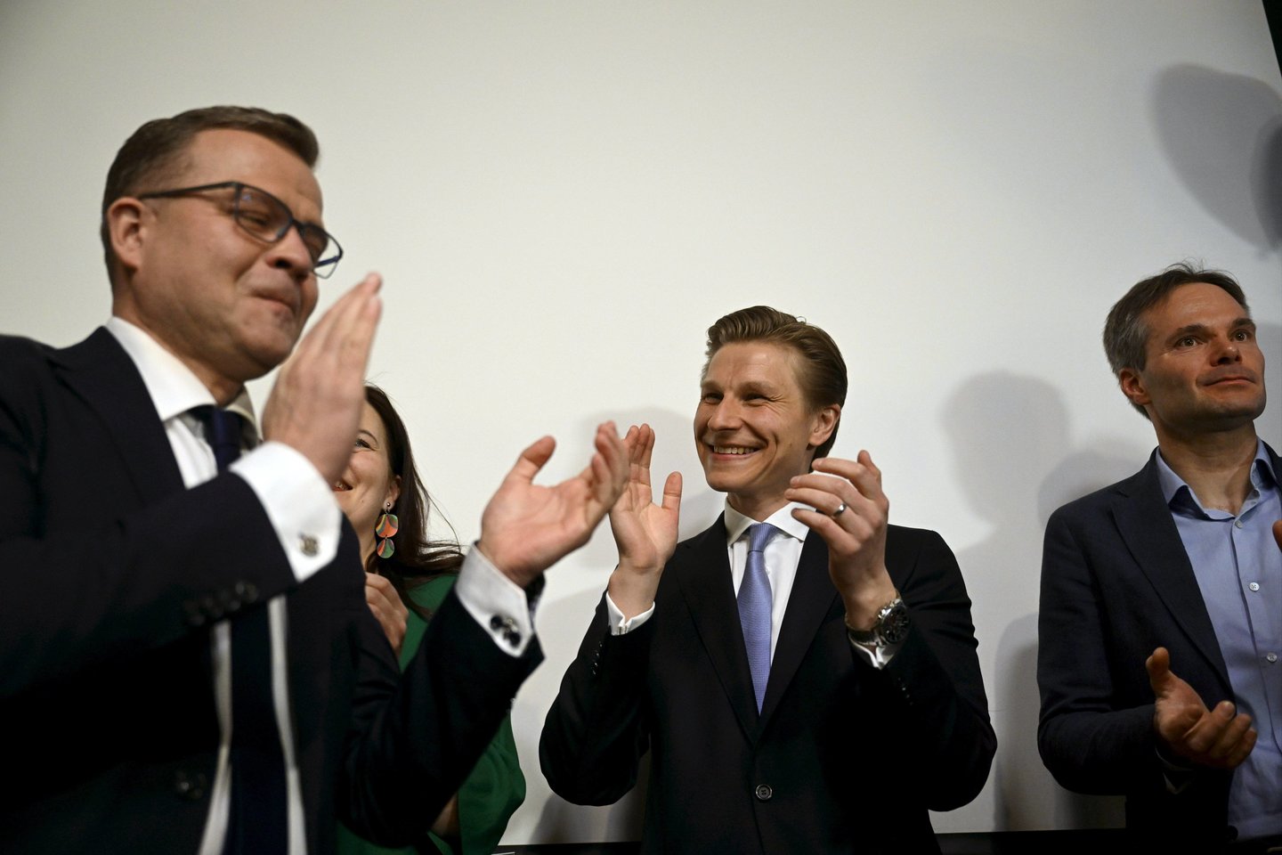 ​Suomijos parlamento rinkimus laimėjo centro dešiniosios Nacionalinės koalicijos partijos lyderis Petteris Orpo, įveikęs ministrės pirmininkės Sannos Marin centro kairiųjų partiją.<br>IMAGO/Scanpix nuotr.