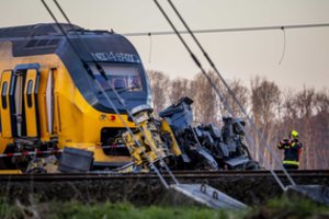 Nyderlanduose traukiniui nuvažiavus nuo bėgių žuvo žmogus, 30 sužeista