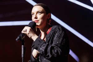 Auksinį scenos kryžių pelniusi E. Švedkauskaitė pristato naują spektaklį apie kartų santykius