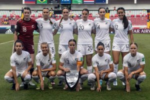 Naujosios Zelandijos futbolininkės dėl menstruacijų nerimo atsisakė baltų šortų