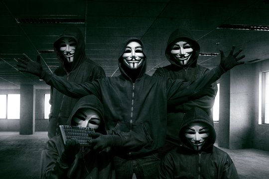 Rusų aktyvistas rinko pinigus dronams kariuomenei – bet įsikišus ukrainiečių hakeriams, prisipirko sekso žaislų