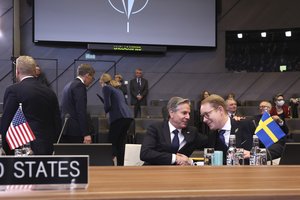 JAV paragino Turkiją ir Vengriją „nedelsiant“ leisti Švedijai įstoti į NATO