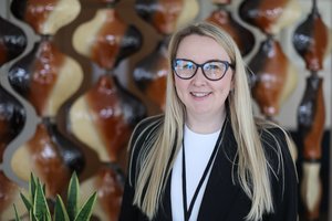 Į rajoninę mokyklą pakliuvusi pedagogė pasijuto kaip perlieta šaltu dušu: toliau buvo dar įdomiau