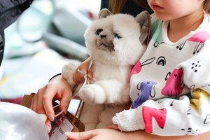 Mažoji Rusnė valgo tik „per pilvuką“: maistas skrandį pasiekia ypatingu būdu