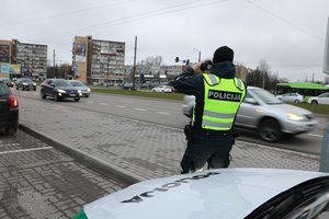 Policija stebėjo A juostą: per mažiau nei valandą fiksavo pusšimtį pažeidėjų