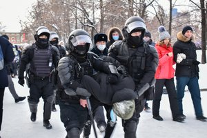 „Freedom House“ tyrimas: vis daugiau šalių persekioja savo piliečius užsienyje