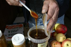 Perki medų, o gauni jo mišinį su cukrumi – pardavėjų suktybės jau pateko ir į Europos Komisijos akiratį