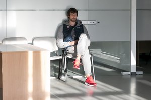 Neapsikentę konflikto Simui Jasaičiui ir jo draugei kaimynai iškvietė policiją: laiptinėje sėdėjęs krepšininkas blaivumo nesitikrino