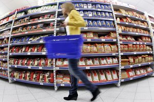 Lieja kritiką siūlymui pardavinėti nebegaliojantį maistą – patys prekybininkai bijotų tokį valgyti