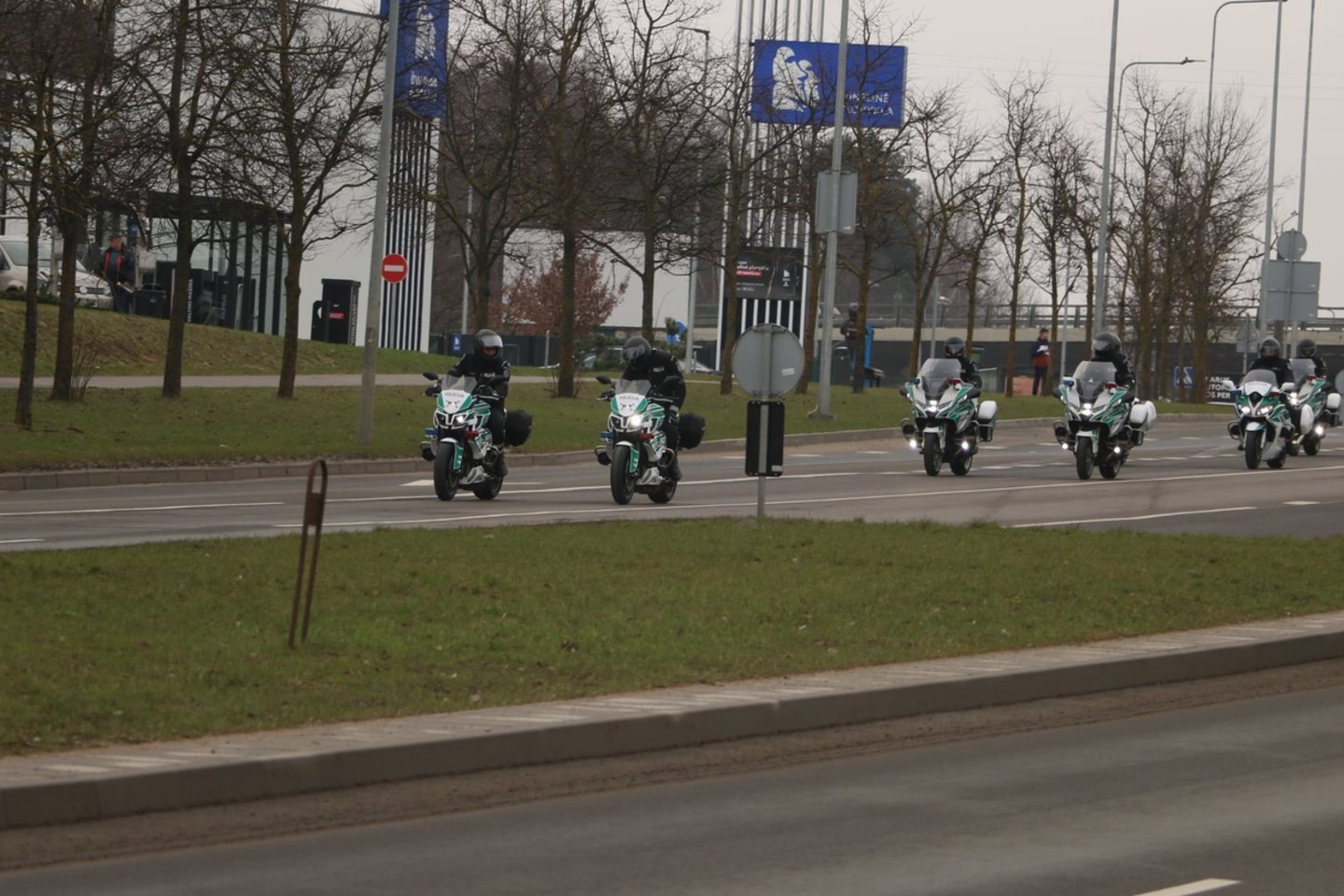 Lietuvos kelių policijos tarnybos pareigūnai jau pradės patruliuoti motociklais.<br>Lietuvos kelių policijos tarnybos nuotr.