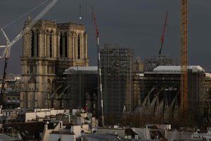 Restauruoti Dievo Motinos langai netrukus iš Kelno grįš į Paryžių