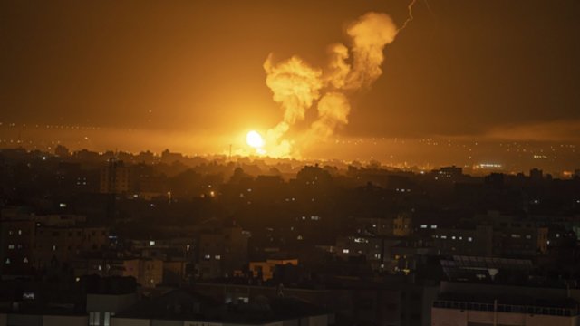 Įtampa aštrėja ir išpuoliai tęsiasi: Izraelis sudavė atsakomųjų smūgių Libanui