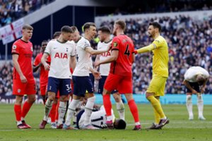 Kovoje be trenerių „Tottenham“ pranoko „Brighton“ futbolininkus