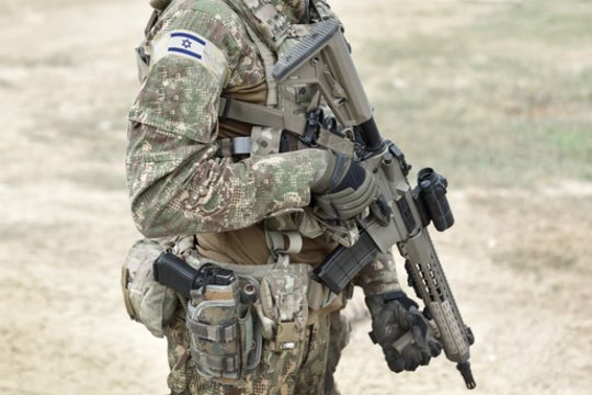 Izraelio kariuomenė: atsakant į naujas raketų atakas smogta Sirijai