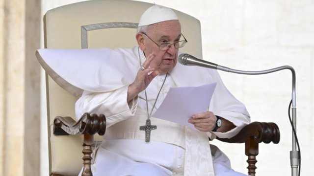 Po religinio renginio Romoje – kritika popiežiui: buvo bandoma sulyginti aukas Ukrainoje su agresoriais