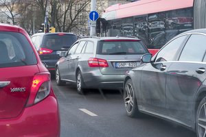 Lietuvoje bent vieną automobilį turi 90 proc. gyventojų, tačiau važinėja seniausiais Baltijos šalyse