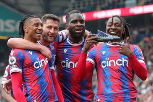 „Crystal Palace“ 5 įvarčiais nubaudė „Leeds“