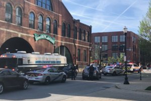 Kruvinos šaudynės JAV: pranešama apie mažiausiai penkis žuvusius