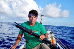 Per Atlantą plaukiančiam A. Valujavičiui lūžo irklas