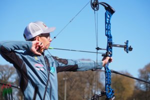 Įspūdingas pasirodymas: 15-metis lankininkas Jonas Grigaravičius iškovojo kelialapį į Europos žaidynes