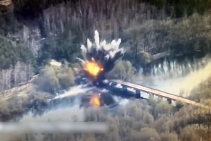 Gyrėsi be reikalo: „stebuklingasis“ Rusijos ginklas turėjo naikinti HIMARS, tačiau pataikė tik į tiltą