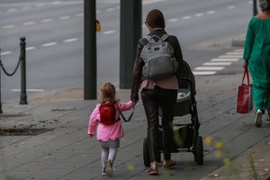 Moters sukaupta pensija įšalo Jungtinėje Karalystėje – lietuvė niekaip nepasiekia fonduose esančių tūkstančių