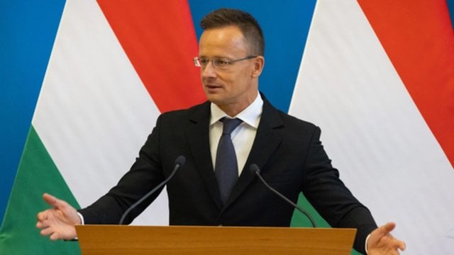 Vengrijos užsienio reikalų ministras lankosi Maksvoje: atvyko derybų dėl energetikos