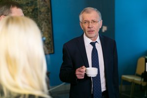 Tarpininkaujant G. Kirkilui, partijų atstovai susitiko aptarti susitarimą dėl užsienio politikos: Ž. Pavilionis sėkme neabejoja, opozicija – skeptiška