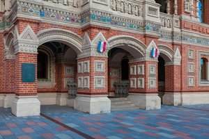 Prancūzijos ambasada Maskvoje gavo siuntą su kaulais