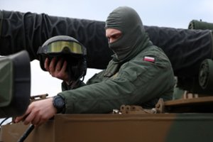 Lenkija plečia karinių mokymų piliečiams pasiūlą