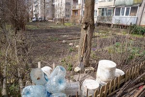 Dėl reikalavimų Kaune prasidėjo konfliktai: turtą gina net ir spygliuota viela