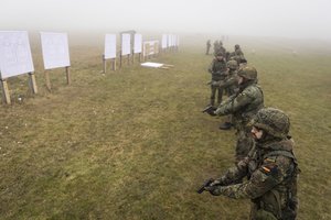 Ką apie gyvenimą Lietuvoje iš tiesų galvoja vokiečių kariai? Juokauja, kad turi tik vieną prašymą