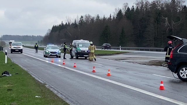 Vaizdai iš įvykio vietos: didžiulė avarija greitkelyje Klaipėda-Vilnius