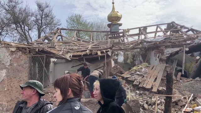 Velykų rytas griuvėsiuose: rusų raketų smūgiai kliuvo ukrainiečių cerkvei