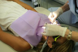 Dėl šios ligos galima prarasti dantis: priminė, kodėl dar neskaudant dančiui metas pas odontologą