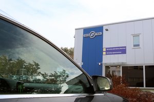 Siūlo įpareigoti „Regitrą“ informuoti vairuotojus SMS žinute apie besibaigiantį draudimą ar techninę apžiūrą