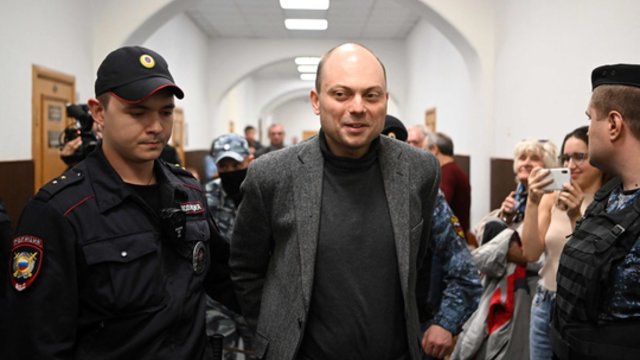 V. Putino kritikas išsiųstas už grotų: opozicionieriui V. Karai-Murzai skyrė 25 metų bausmę
