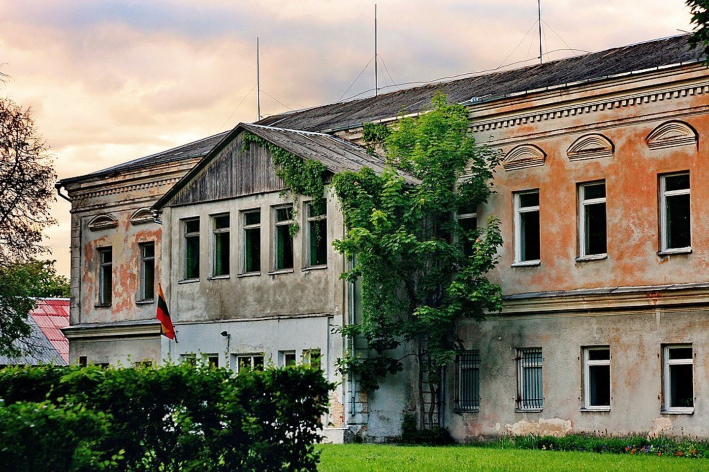 Trečias brangiausiai parduotas objektas buvo netoli Vilniaus esantis istorinis Buivydiškių dvaras.<br>Turto banko nuotr.