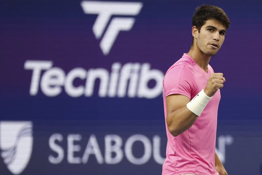 Teniso žvaigždės spindi trijose Europos šalyse